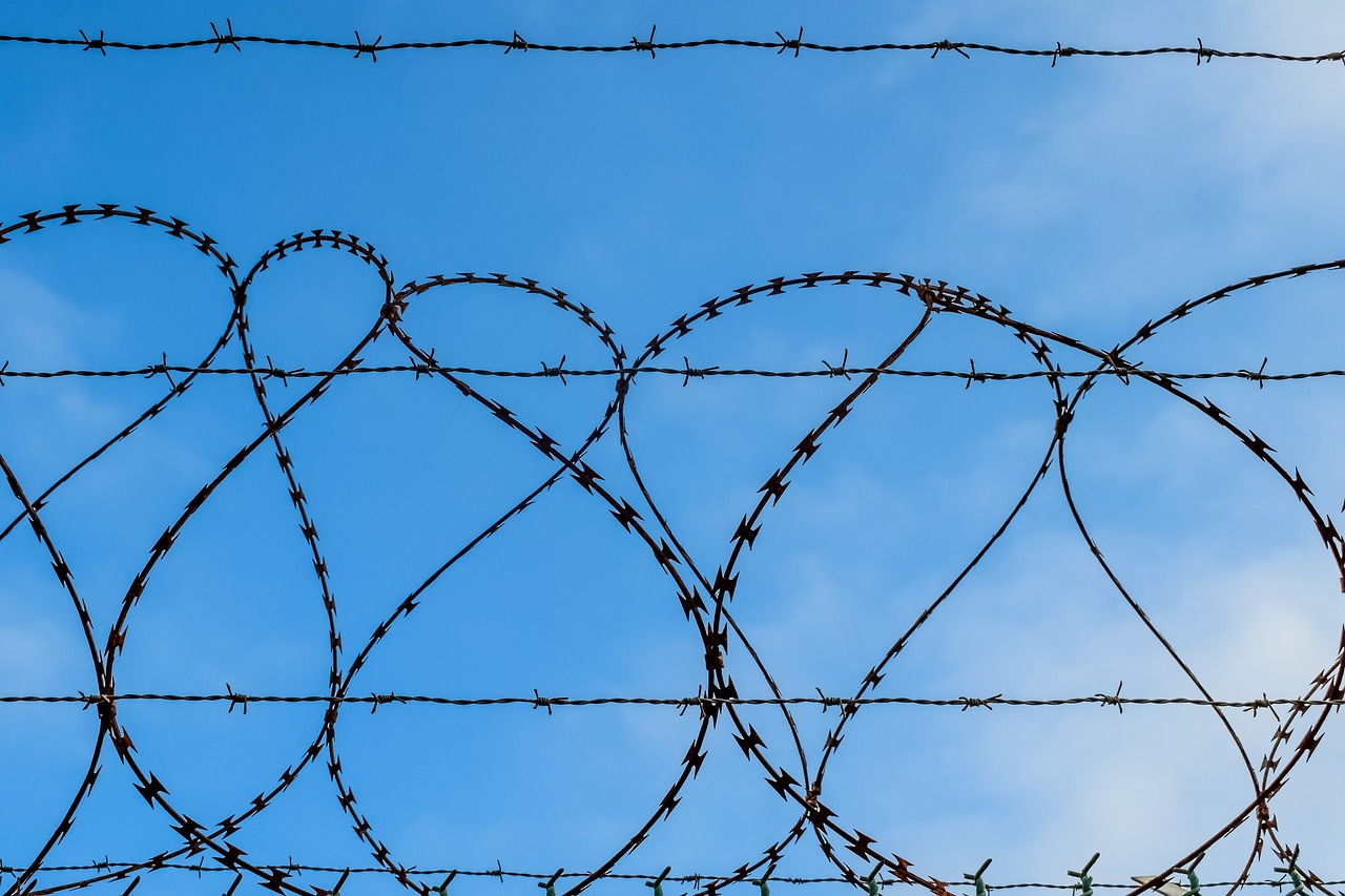 System Dozoru Elektronicznego – jak uzyskać możliwość odbywania kary w systemie dozoru elektronicznego?